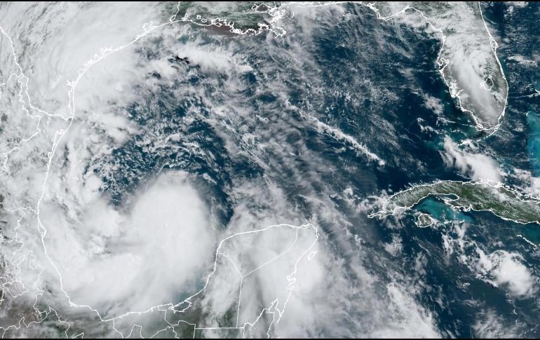 En temporada de ciclones, se insta a los ciudadanos a atender las instrucciones de Protección Civil y a mantenerse informado por los canales institucionales. EFE/NOAA-NHC.