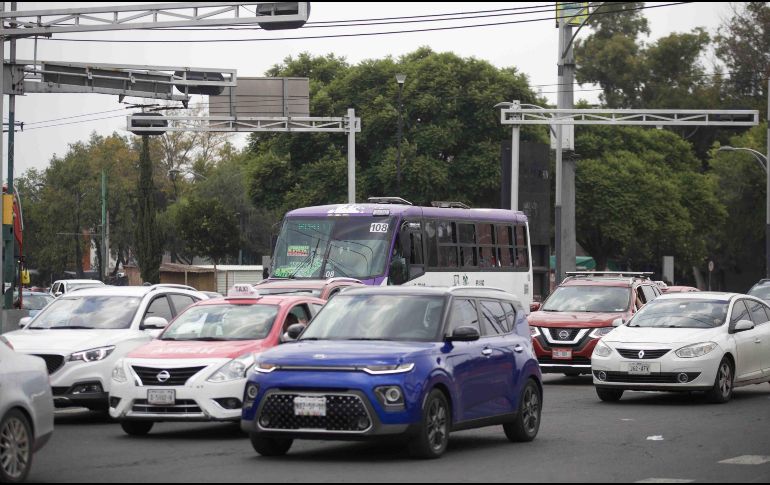 Los autos que no podrán circular en CDMX y Edomex son en un horario de las 5:00 de la mañana a las 22:00 horas. SUN/ ARCHIVO.