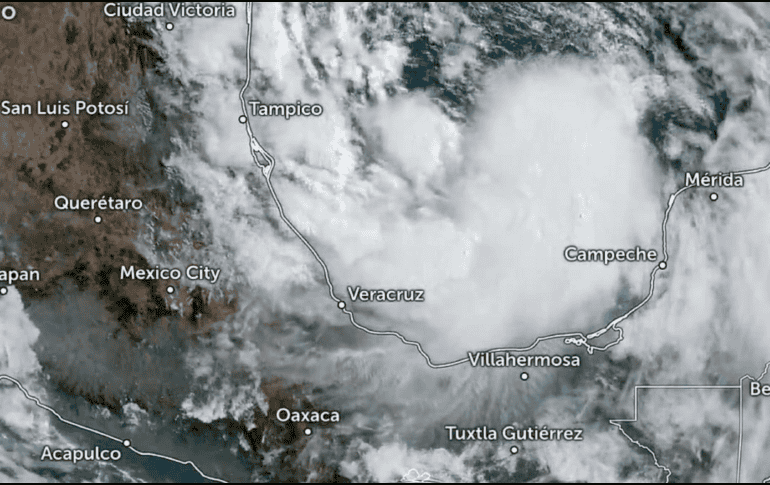 De acuerdo con la Conagua, se anticipa que este fenómeno cause fuertes precipitaciones, vientos intensos y oleaje elevado. X/@zoom_earth