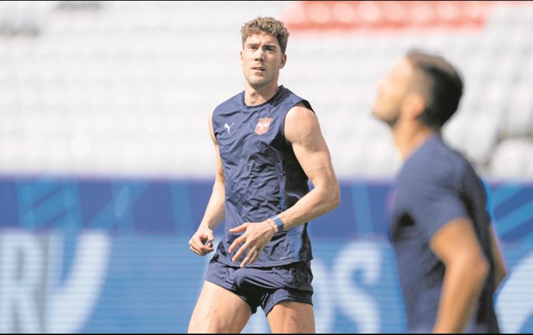 Dusan Vlahovic firmó contrato como profesional a los 14 años de edad y debutó a los 16. Actualmente juega para la Juventus de Turín. AFP/M. Medina