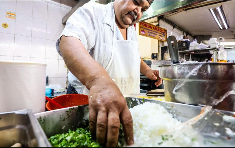 Los taqueros han comenzado a racionar el uso del producto en los tacos y no descartan incrementos en los precios. EL INFORMADOR/A. Navarro