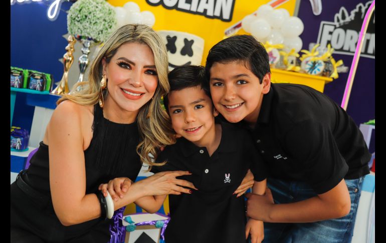 Fernanda Valenzuela, José Julián y Juan Pedro Martínez Valenzuela. GENTE BIEN JALISCO/ Claudio Jimeno