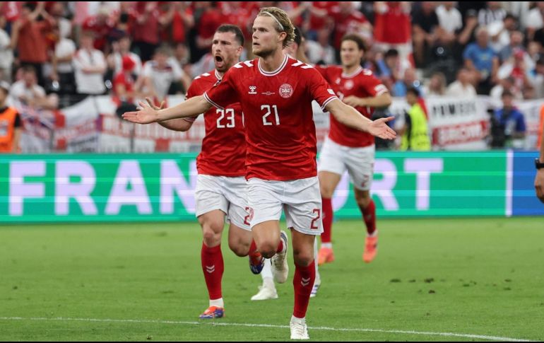 Para la última fecha del grupo, Dinamarca enfrentará a Serbia e Inglaterra a Eslovaquia. EFE/A. TAHERKENAREH