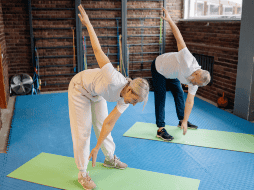 Expertos del Instituto Mayo Clinic aseguran que tanto la dieta como el ejercicio son igualmente cruciales. ESPECIAL/CANVA