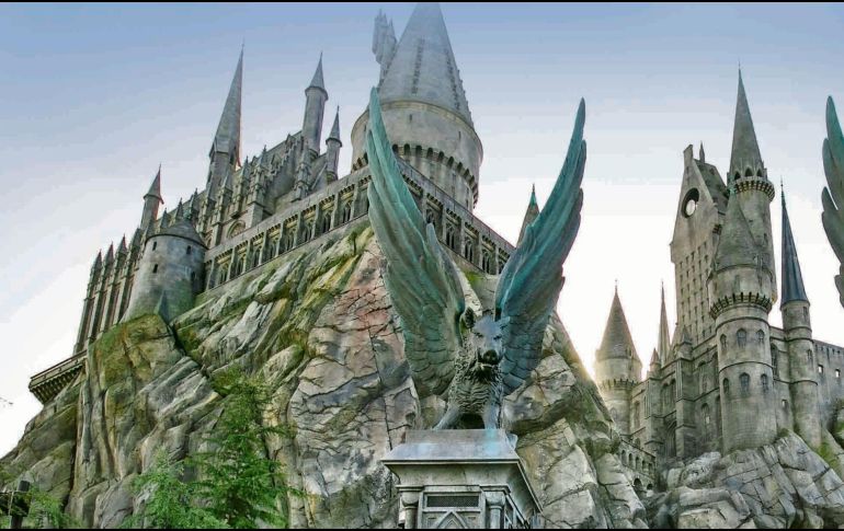 Después de esa primera ilustración de Harry Potter, muchos otros productos han sido creados para celebrar este universo ficcional. SUN / ARCHIVO