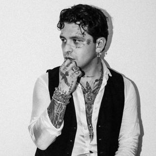 Christian Nodal cautiva en la Semana de la Moda de París; aquí los looks (FOTOS)