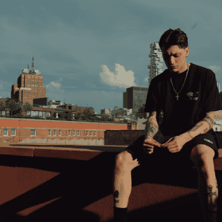 Peso Pluma critica al 'Presidente' en su nueva canción del álbum 'Éxodo'