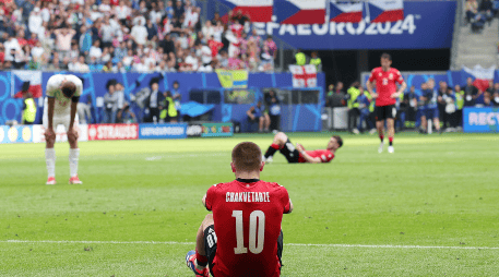 El punto les sirve de poco a ambas naciones en sus aspiraciones de avanzar a la siguiente ronda. EFE / EPA / ABEDIN TAHERKENAREH