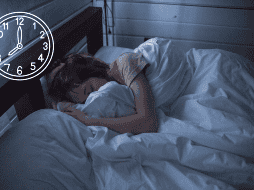 A medida que ingresamos en la vejez, el dormir es más liviano y pueden despertarse varias veces en las noches. ESPECIAL/CANVA