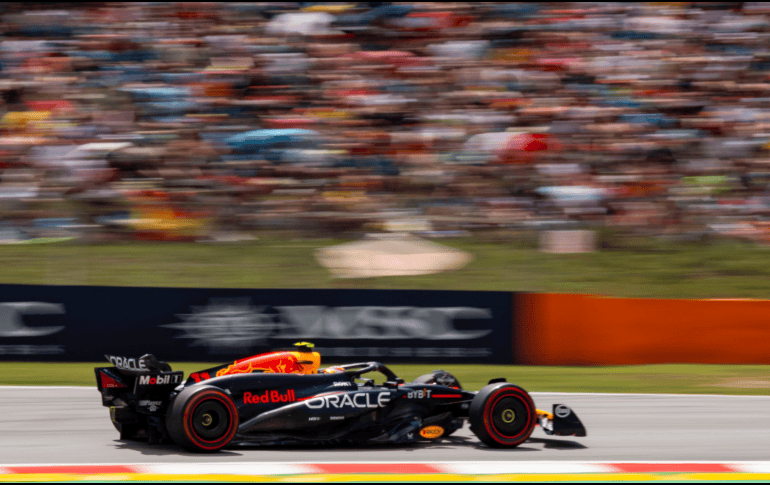 Checo Pérez sumó 4 unidades en España y se mantuvo en el quinto puesto, con 111 puntos. EFE/ S. Wu