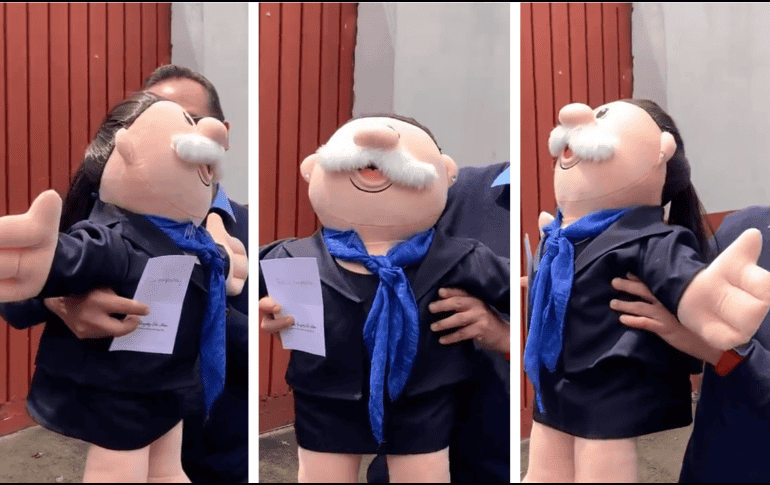 Este es el regalo de Víctor González, un muñeco del Dr. Simi con la indumentaria de Claudia Sheinbaum. ESPECIAL