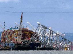 El puente Francis Scott Key colapsado, descansa sobre el buque portacontenedores Dali, el 12 de mayo de 2024, en Baltimore. AP / ARCHIVO
