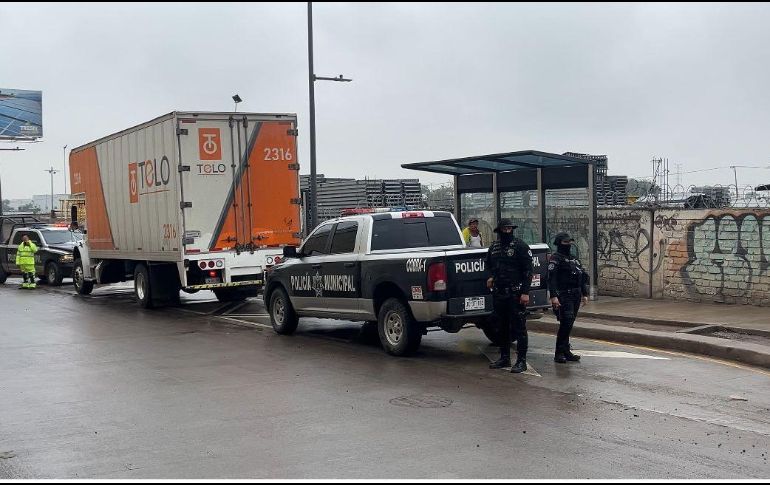Los elementos policiacos desplegaron un operativo de búsqueda que resultó en la localización del vehículo. ESPECIAL