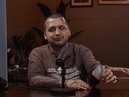 El intérprete de “Botella tras botella” apareció en una entrevista sin tatuajes, pero ¿usó maquillaje o se los quitó? EL INFORMADOR/ ARCHIVO