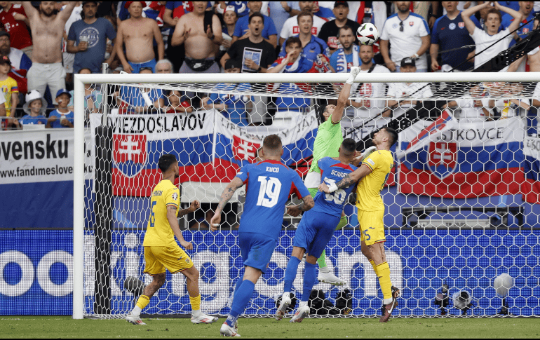 Rumania avanzó como primero de grupo, mientras que Eslovaquia es tercero. EFE / Y. Valat