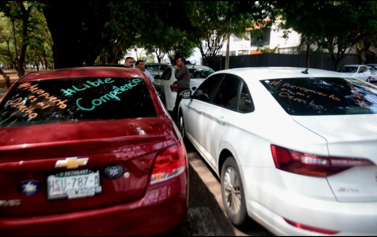 Los conductores se manifestaron en el Parque de las Estrellas hasta las oficinas de la Secretaría de Infraestructura Comunicaciones y Transportes (SICT). ESPECIAL.