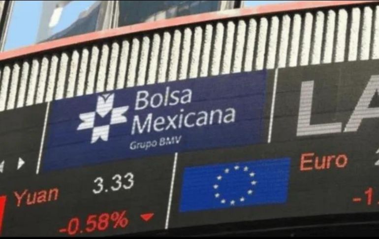 En la jornada, el peso se depreció un 1.26 % frente al dólar, al cotizar a 18.36 unidades por billete verde, luego de valuarse en 18.13 al cierre de la jornada previa, según datos del Banco de México. EFE / ARCHIVO