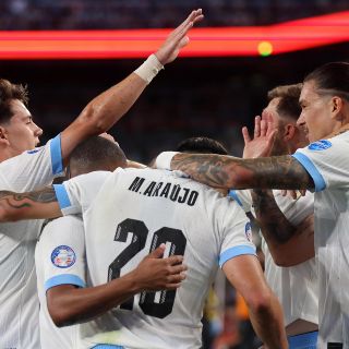 Uruguay avanza a cuartos de final tras golear a Panamá