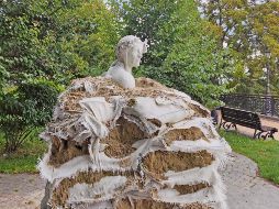 Detalle de la plaza Rynok en Leópolis (Ucrania), donde un dron destruyó por completo el Museo Romano Shujevich. EFE