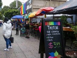 Comercios de la Zona Rosa se preparan para la celebración de la Marcha del Orgullo LGBT+. SUN/L. Camacho