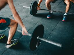 Es crucial entender sus implicaciones y consultar con profesionales de la salud, antes de integrarla en tu régimen de entrenamiento. UNSPLASH / V. FREITAS