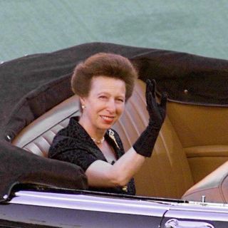 La princesa Ana sale del hospital