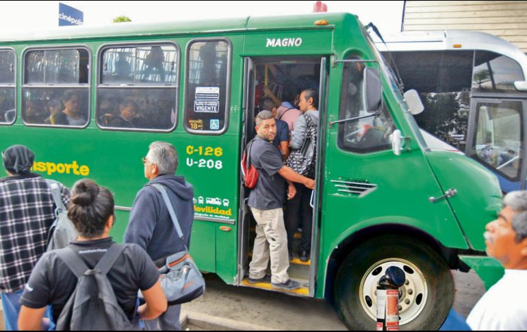 Fallas en la frecuencia de paso, circular con puertas abiertas, exceso de velocidad y chóferes conduciendo y hablando por celular son las principales quejas. EL INFORMADOR
