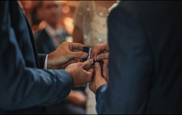 De acuerdo con la Cejur, en los matrimonios igualitarios registrados en CDMX entre 2010 y 2022, hubo 3 mil 632 personas de origen extranjero, de las cuales 2 mil 357 son hombres y mil 275, mujeres. UNSPLASH/ Thomas AE