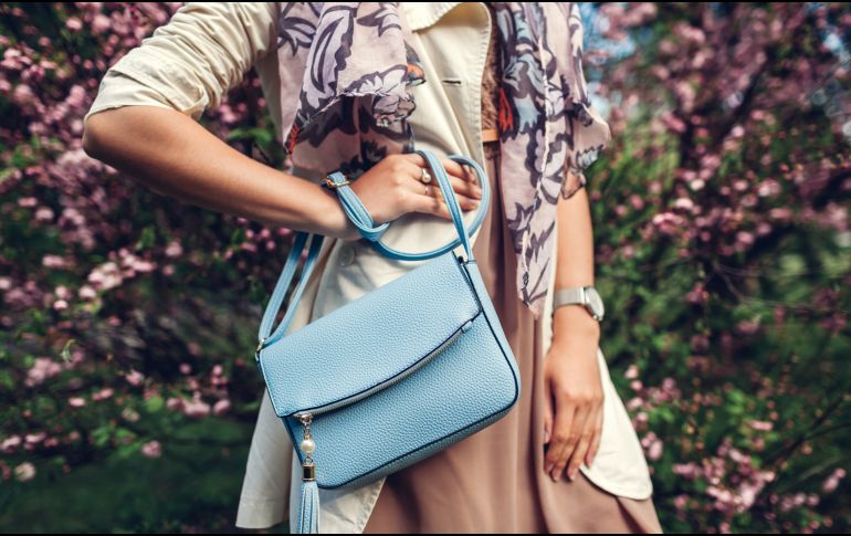 Cómo los accesorios pueden cambiar por completo un look. UNSPLASH