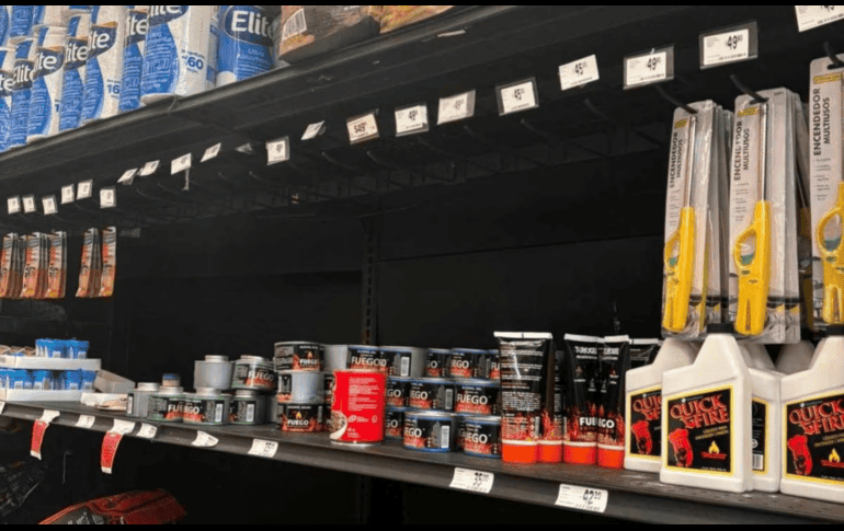 En redes sociales circulan imágenes donde se observan largas filas en supermercados. ESPECIAL