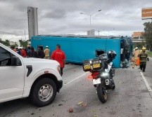 Hay tráfico pesado en la zona, pues se cerraron los carriles centrales de Periférico. ESPECIAL / PROTECCIÓN CIVIL Y BOMBEROS ZAPOPAN 