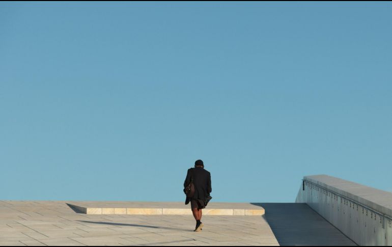 Resultados de investigaciones realizadas por Harvard mostraron un vínculo claro entre la soledad crónica y un mayor riesgo de ataques cardíacos. UNSPLASH/ Giorgio Grani