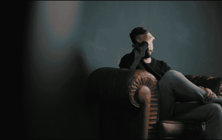 Los manipuladores suelen refugiarse tras la faceta de una persona encantadora. ESPECIAL/ Foto de Nik Shuliahin 💛💙 en Unsplash