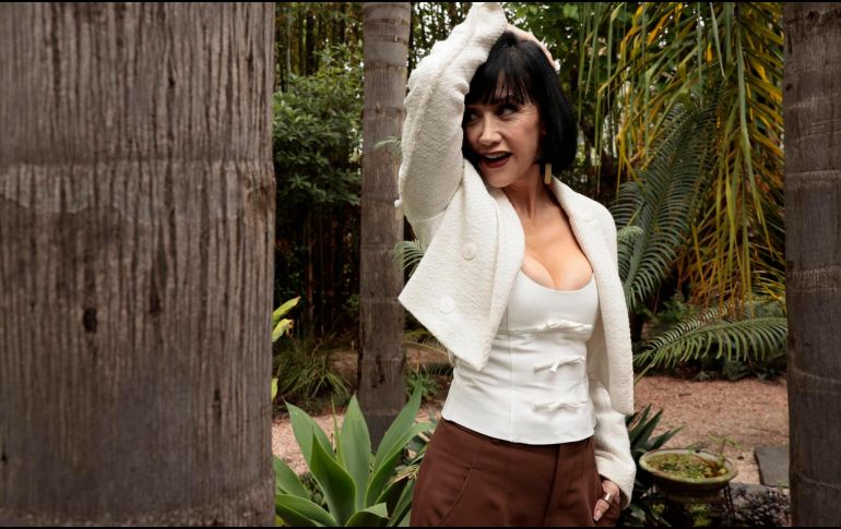 Susana Zabaleta asegura que las mujeres “cambian el mundo”, y que ella lo hace a través de la música y los boleros, con los que se presentará el jueves en el Lunario del Auditorio Nacional. EFE/ José Méndez