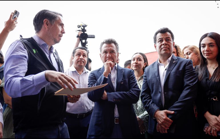 Pablo Lemus Navarro, Gobernador Electo de Jalisco lleva a cabo recorrido en el Panteón de Belén junto con el alcalde interino de Guadalajara, Francisco Ramírez Salcido Hector Adrian Figueroa. EL INFORMADOR/H.FIGUEROA