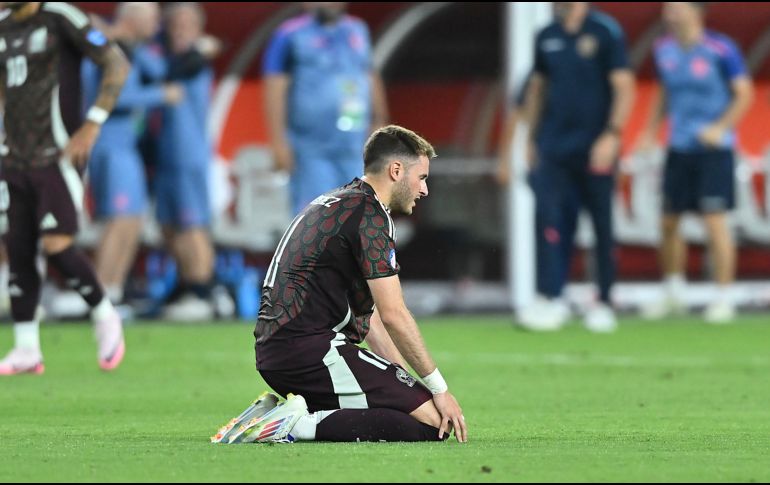 Uno de los principales señalados fue el delantero Santiago Giménez, quien se esperaba que fuera el eje de ataque y goleador del equipo. IMAGO7/Archivo