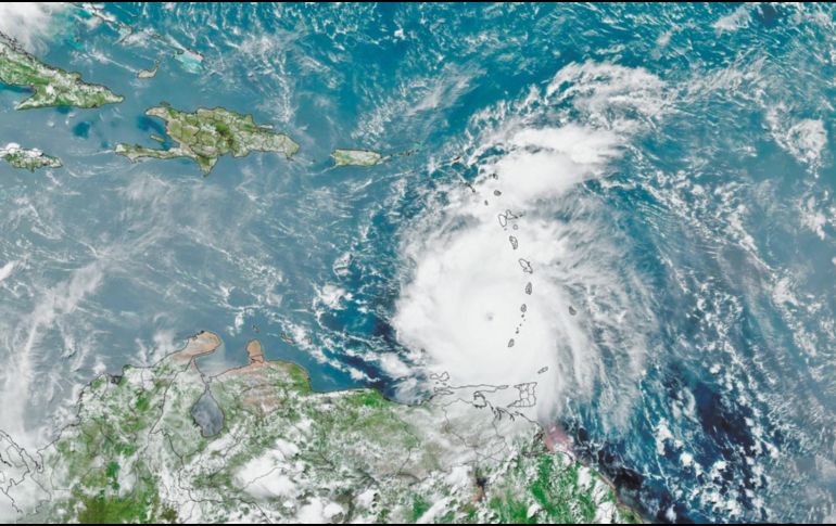 Mientras la tormenta tropical Chris provoca lluvias en Jalisco, Colima, Hidalgo, Querétaro y San Luis Potosí, se prevé que Beryl (en la imagen satelital) toque tierra este jueves en México. EFE