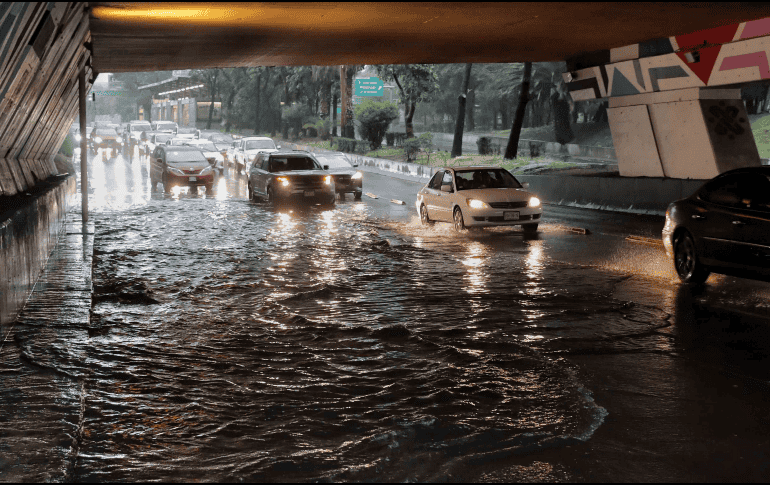 Debido a que se ha registrado abundante lluvia, es importante evitar en la medida de lo posible las calles muy inundadas o pasar sobre charcos muy profundos. SUN / ARCHIVO