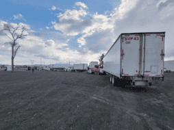 En el municipio de Tlajomulco de Zúñiga se encontraron dos tomas clandestinas con mangueras que conectaban a un inmueble, en total fueron asegurados 79 mil 270 litros de gasolina regular. ESPECIAL