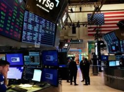 Wall Street cerró este miércoles en verde y su principal indicador, el Dow Jones de Industriales, subió un 0.86 % ante unos datos de empleo flojos en EU que alimentaron las expectativas de una próxima bajada de tipos de interés. AFP / ARCHIVO