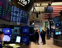 Según datos al cierre de la bolsa, el Dow Jones de Industriales subió un 0.63 %, hasta 49.384 unidades; el S&P 500 avanzó un 0.55 %, hasta 6.913 enteros, y el índice Nasdaq ganó un 0.91 %, hasta 23.436 puntos. AFP / ARCHIVO