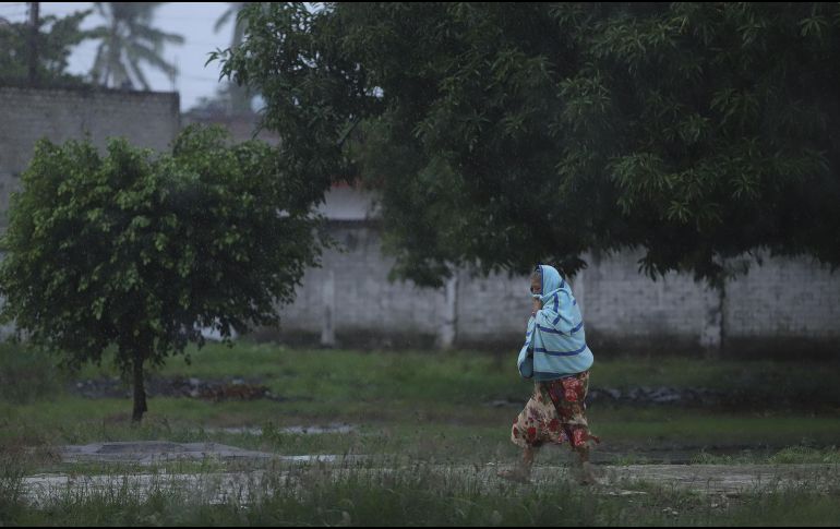 Por el momento, el sistema no afecta costas nacionales, sin embargo, se prevé que a partir del día jueves, las bandas nubosas de 