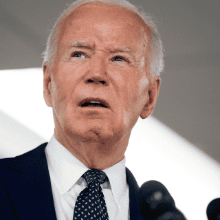 Biden reconoce que tal vez no pueda salvar su candidatura: NYT