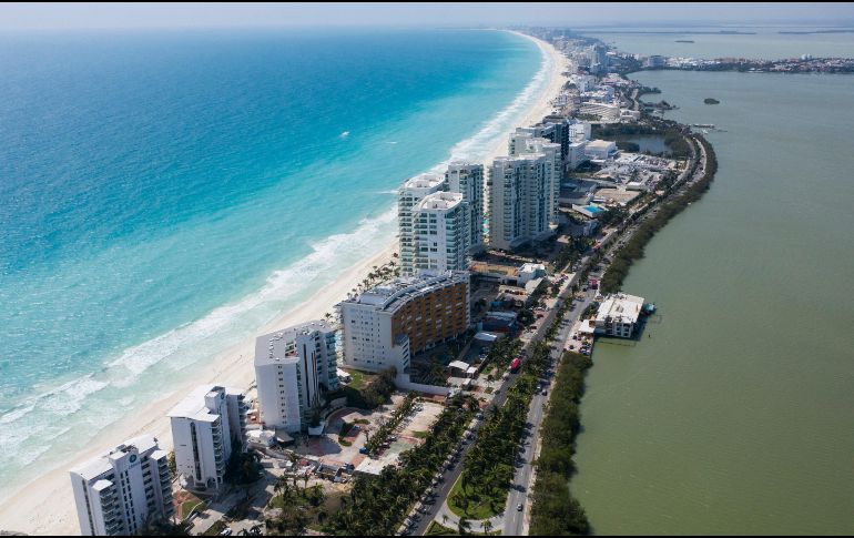 Ya han sido evacuadas familias que habitan las localidades de Punta Herrero y Santa Elena, en Felipe Carrillo Puerto, mientras que esta tarde replicarán la medida en Punta Allen, en Tulum y en la zona de Mahahual hasta Xcalak. AFP / ARCHIVO