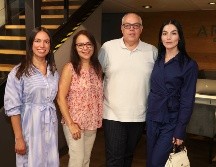 Norma Castro, Yulin Yin, José García y Karla Paola en el curso de decoración e interiorismo de Artell. GENTE BIEN JALISCO/ Antonio Martínez