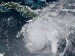 Esta imagen satelital de GOES-East muestra al huracán Beryl mientras avanza hacia Jamaica. ESPECIAL/NOAA vía AP