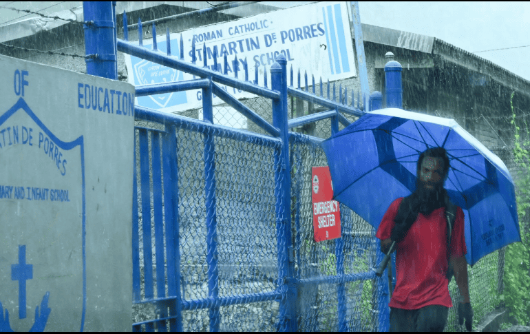 Más de 400 mil jamaicanos, alrededor del 65 % de los clientes de la Compañía de Servicios Públicos de Jamaica (JPS, en inglés), continúan sin luz. EFE / R. BROWN