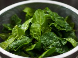 También es crucial para mantener huesos fuertes y prevenir la osteoporosis. UNSPLASH / C. CONTI