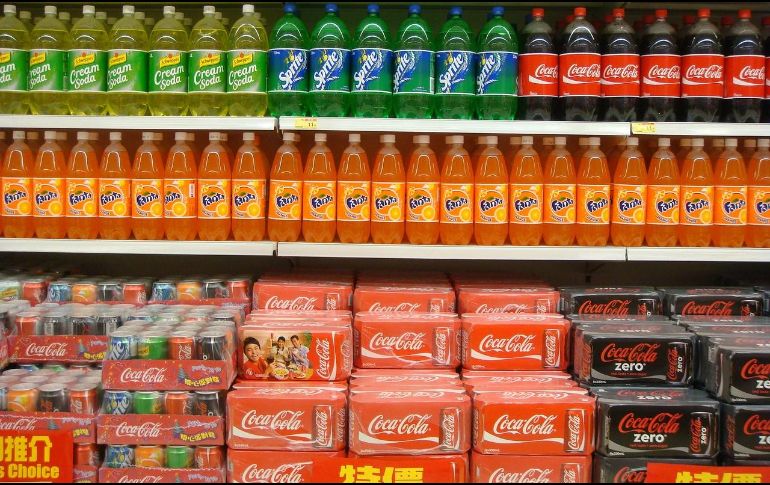 El 90 % de los niños en edad preescolar y escolar ingieren refrescos. Pixabay.