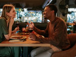 Descubre actividades originales para que la primera vez que se vean en la vida real sea memorable. GETTY IMAGES ISTOCK